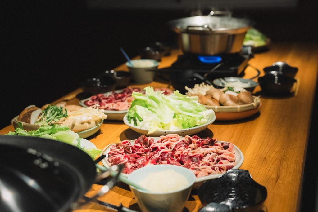 Widescreen video example — a table set for hotpot